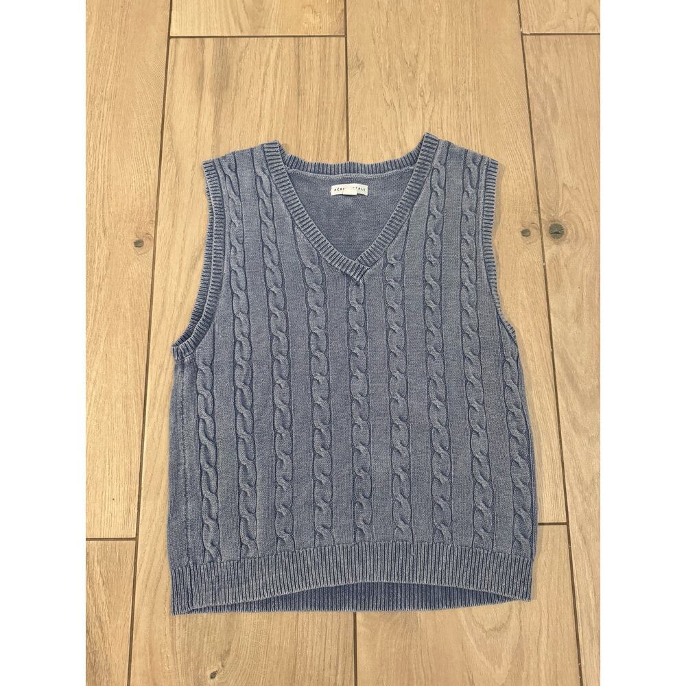 Aeropostale Oversized Sweater vest. Pale blue. Size Small